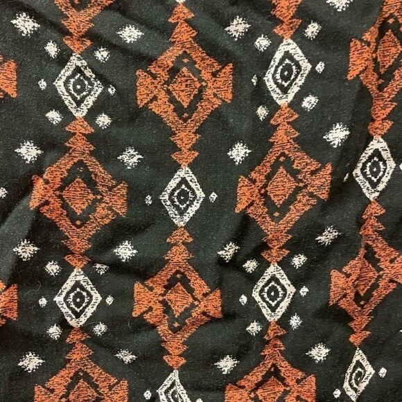 Torrid Black Print Raw hem Fit and‎ Flare Blouse - Picture 6 of 9